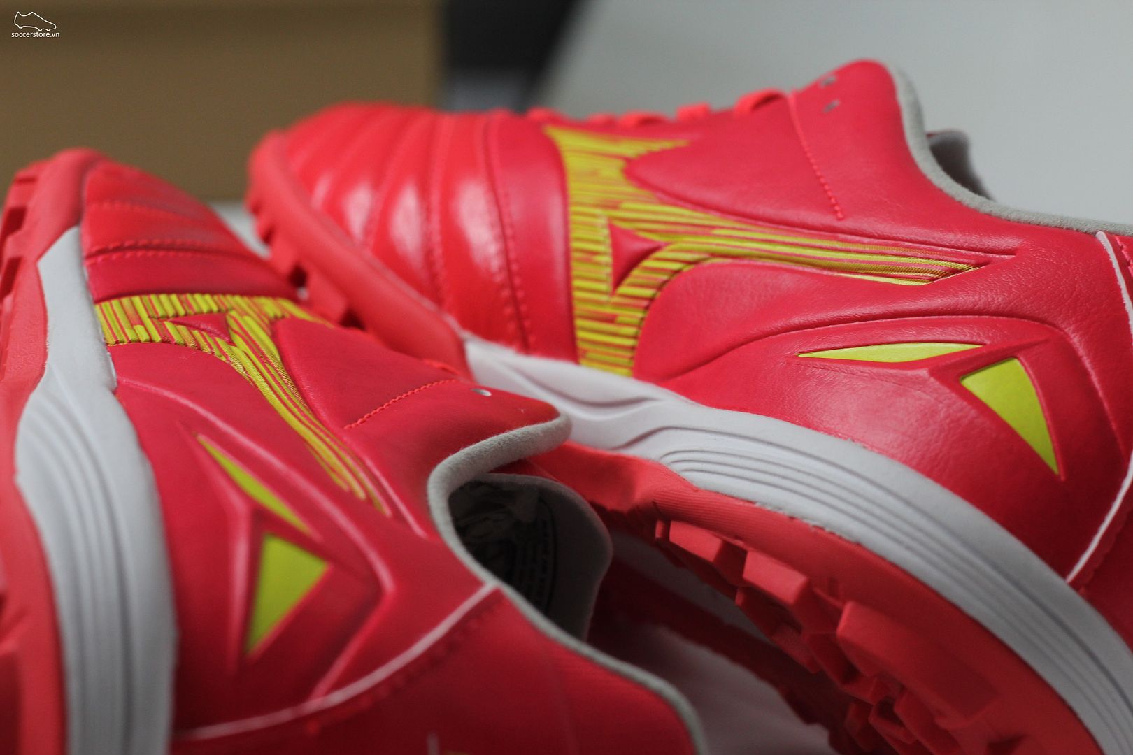 Giày bóng đá Mizuno Morelia Neo 4 Pro AS TF màu đỏ P1GD233464