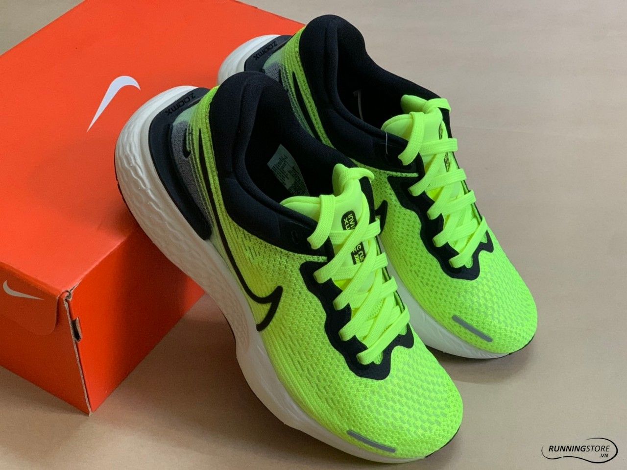 Nike ZoomX Invincible Run Flyknit – CT2228-700