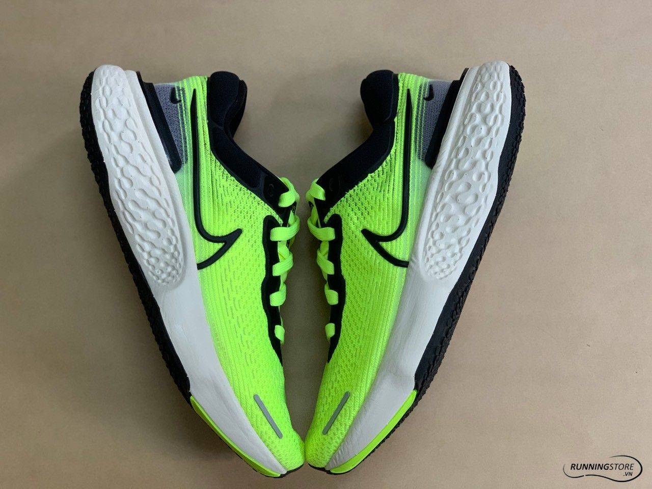 Nike ZoomX Invincible Run Flyknit – CT2228-700