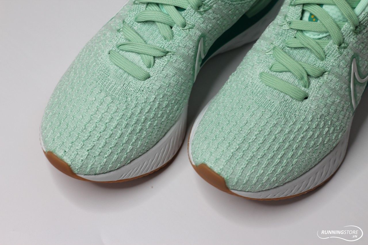mint green nike react