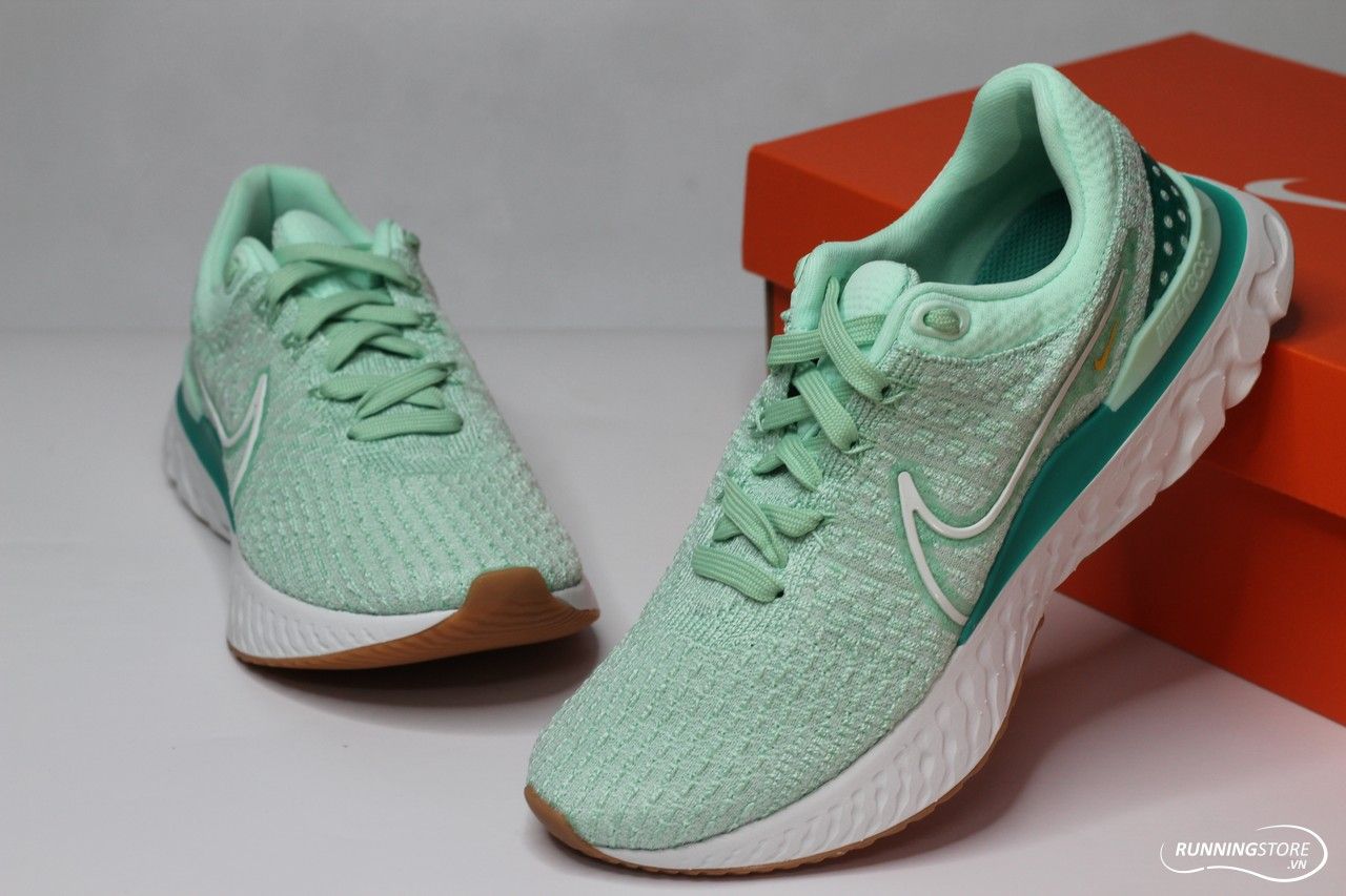 mint green nike react