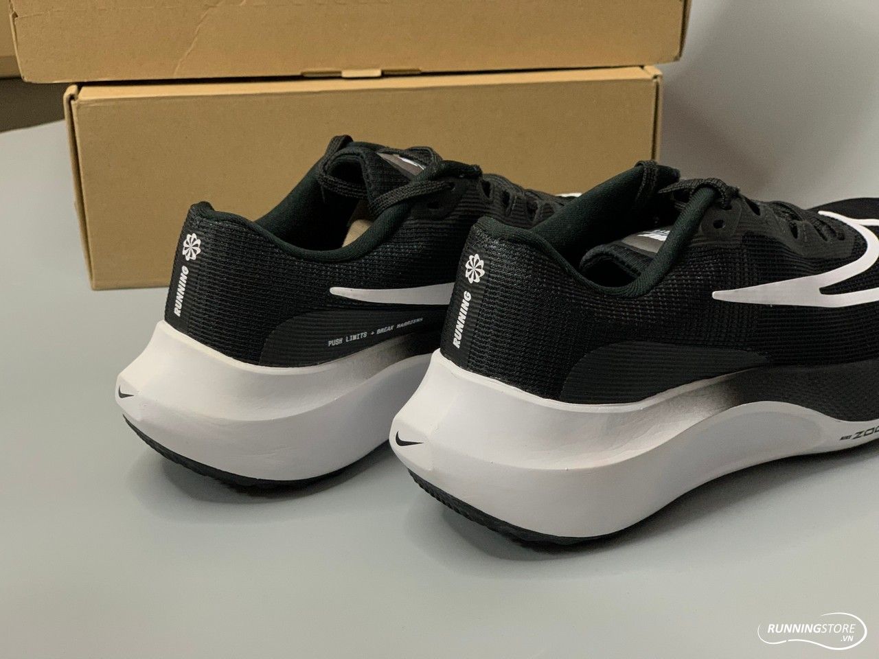 Nike Zoom Fly 5 - Black/White - DM8968-001