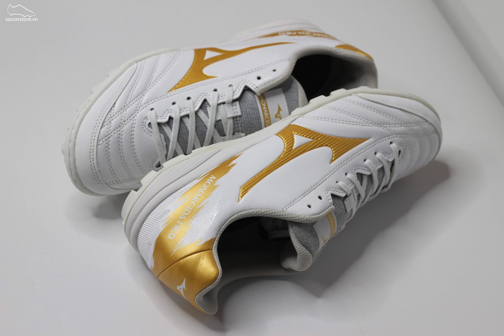Mizuno Monarcida Neo Sala Pro TF màu trắng đồng Q1GB232152