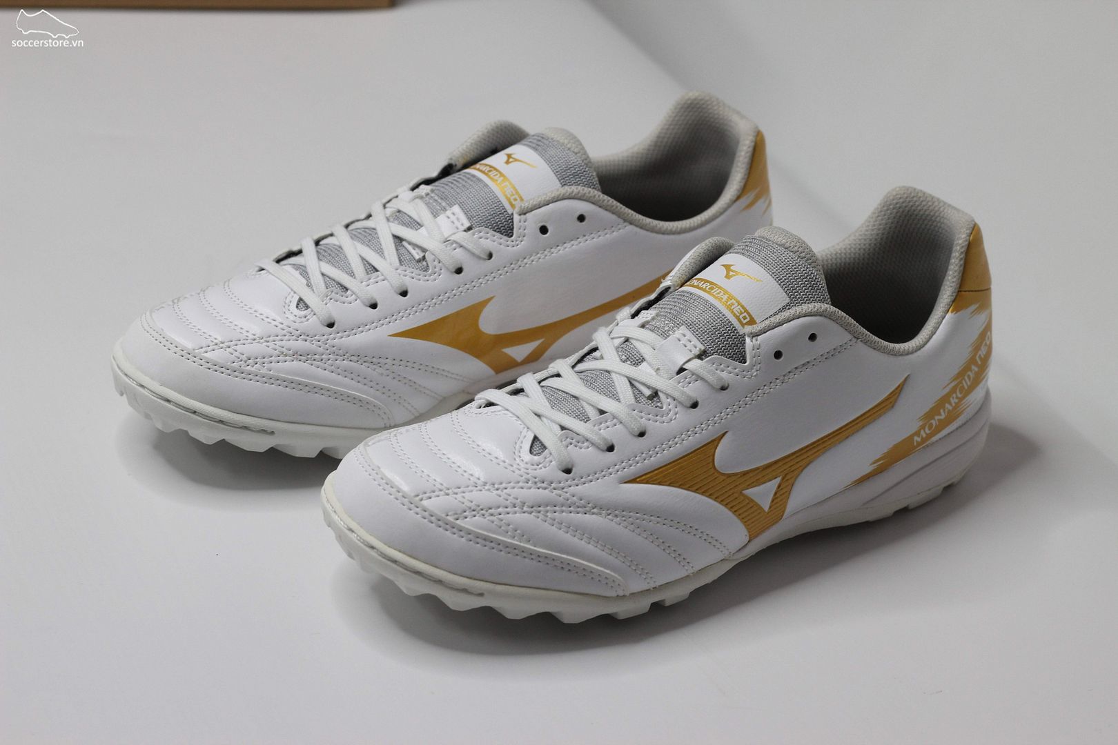 Mizuno Monarcida Neo Sala Pro TF màu trắng đồng Q1GB232152