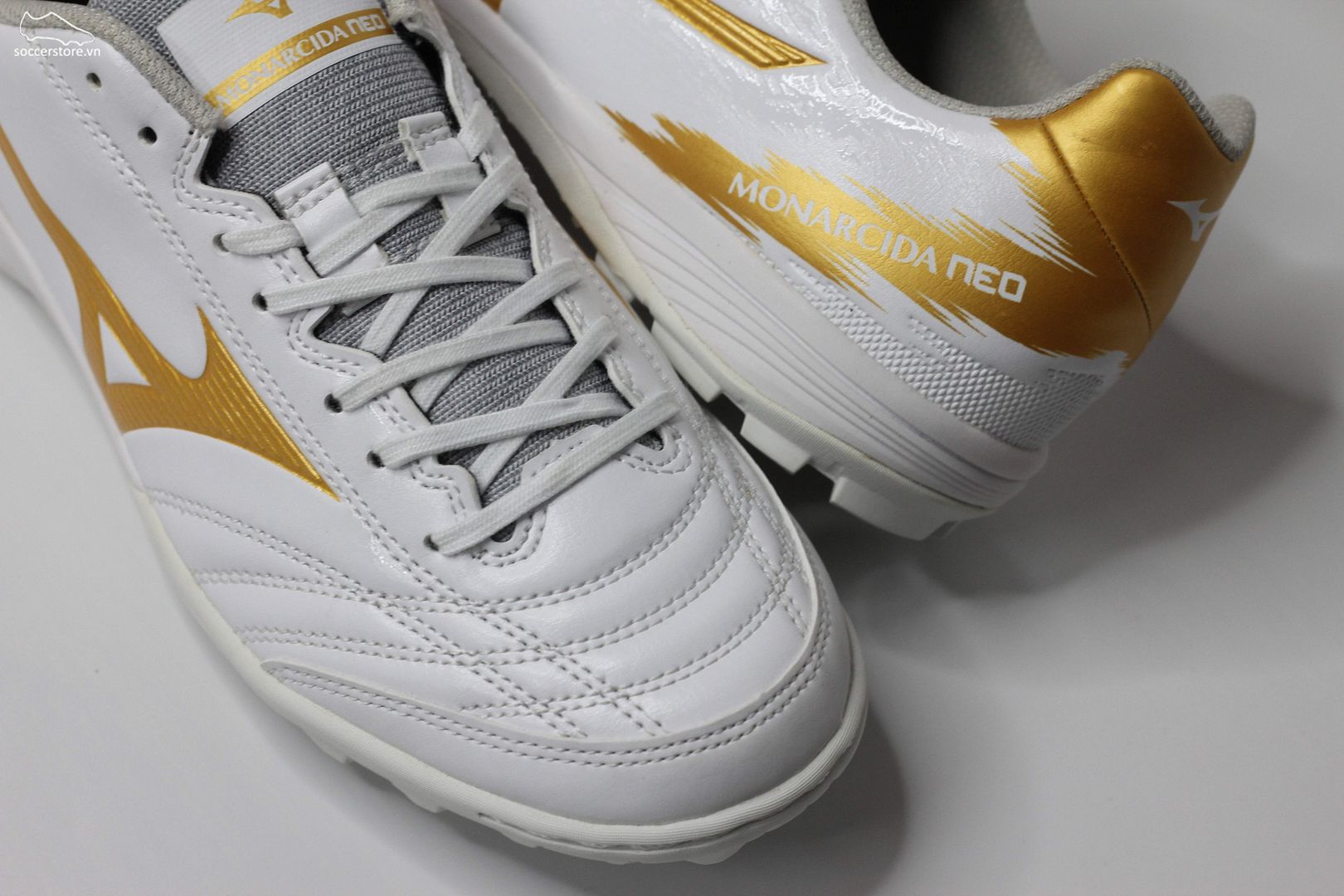 Mizuno Monarcida Neo Sala Pro TF màu trắng đồng Q1GB232152