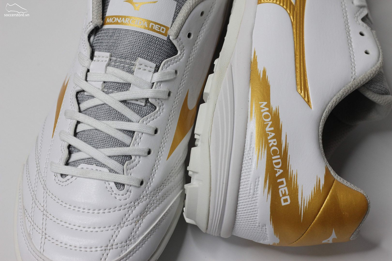 Mizuno Monarcida Neo Sala Pro TF màu trắng đồng Q1GB232152
