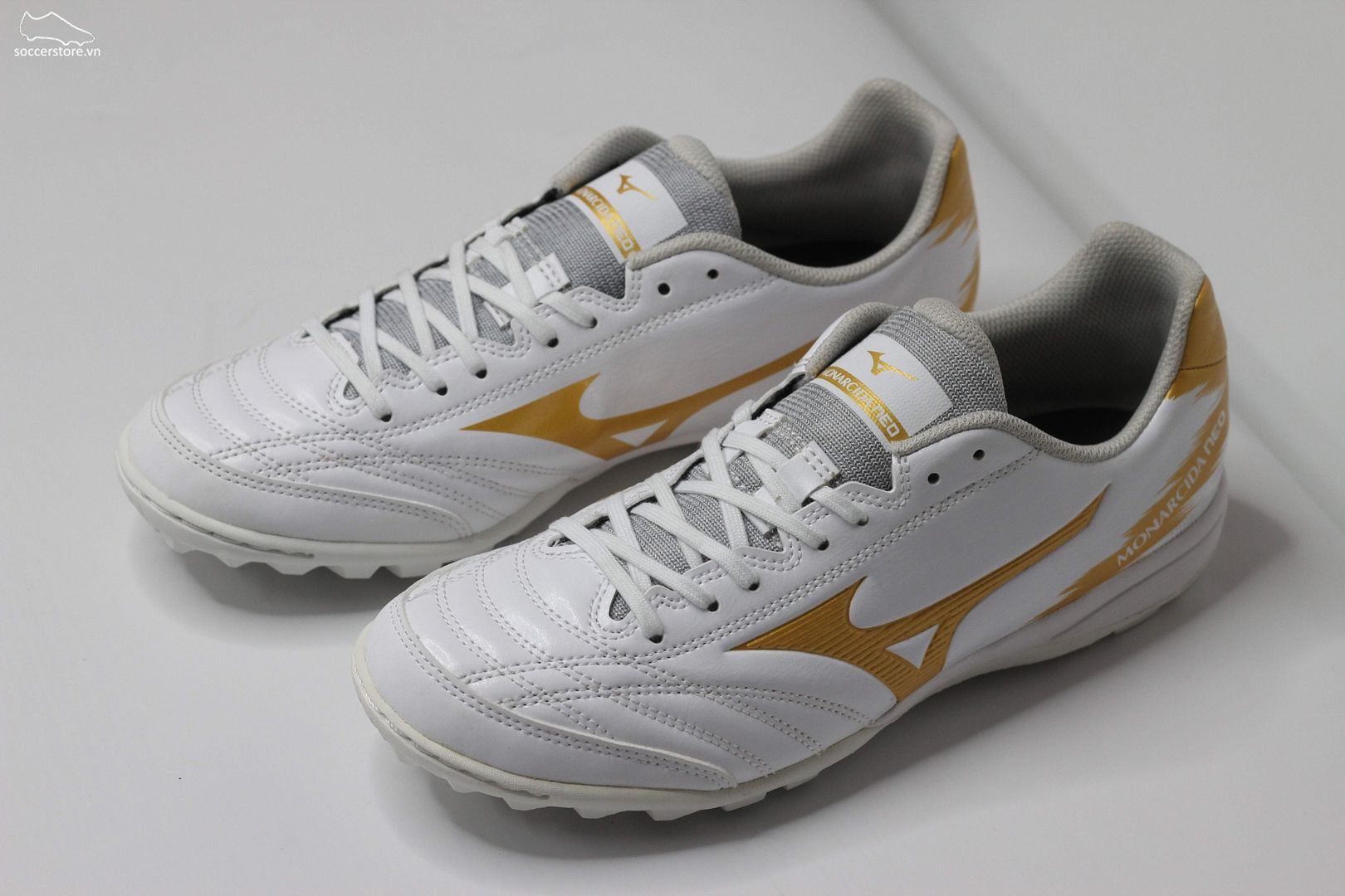 Mizuno Monarcida Neo Sala Pro TF màu trắng đồng Q1GB232152
