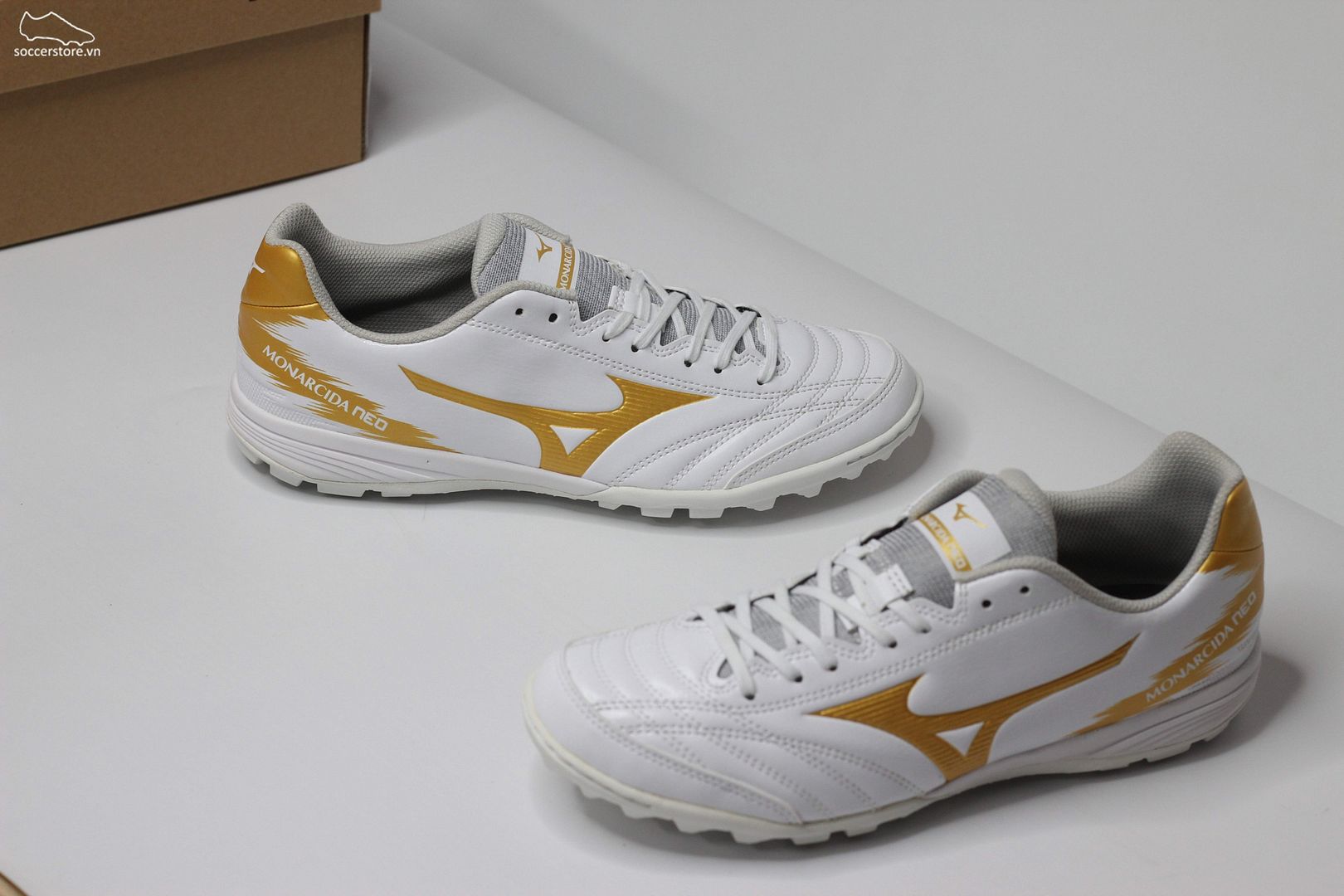 Mizuno Monarcida Neo Sala Pro TF màu trắng đồng Q1GB232152