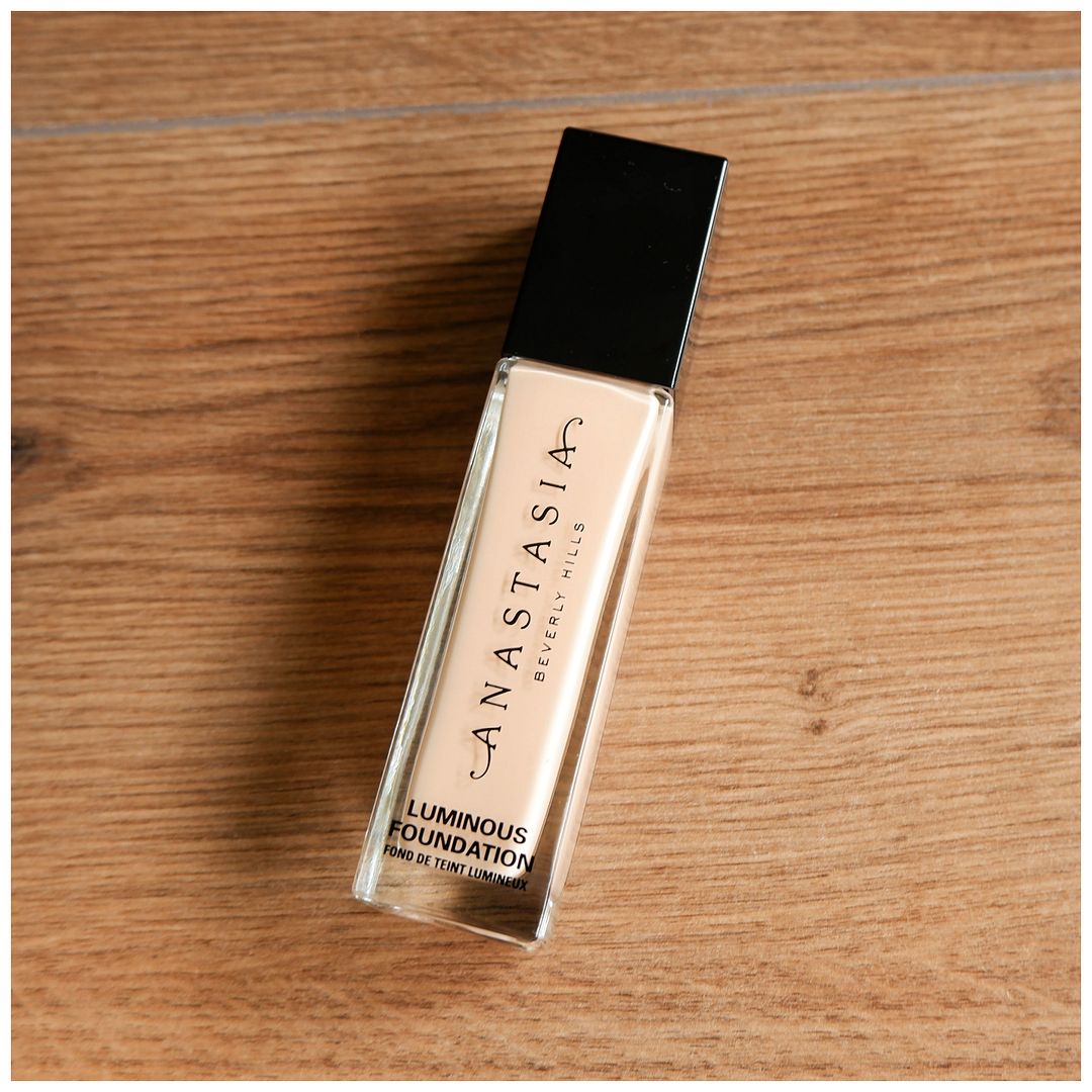 anastasia beverly hills luminous foundation hydrating 130 N fair skin review swatch makeup look dry skin anastasia beverly hills luminous foundation hydrating 130 N fair skin review swatch makeup look dry skin