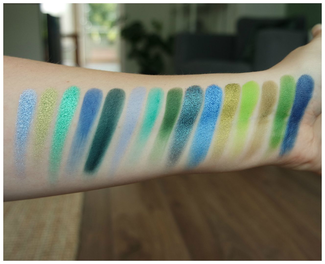ace beauté oceanic eyeshadow palette review swatch makeup look 3 looks 1 palette