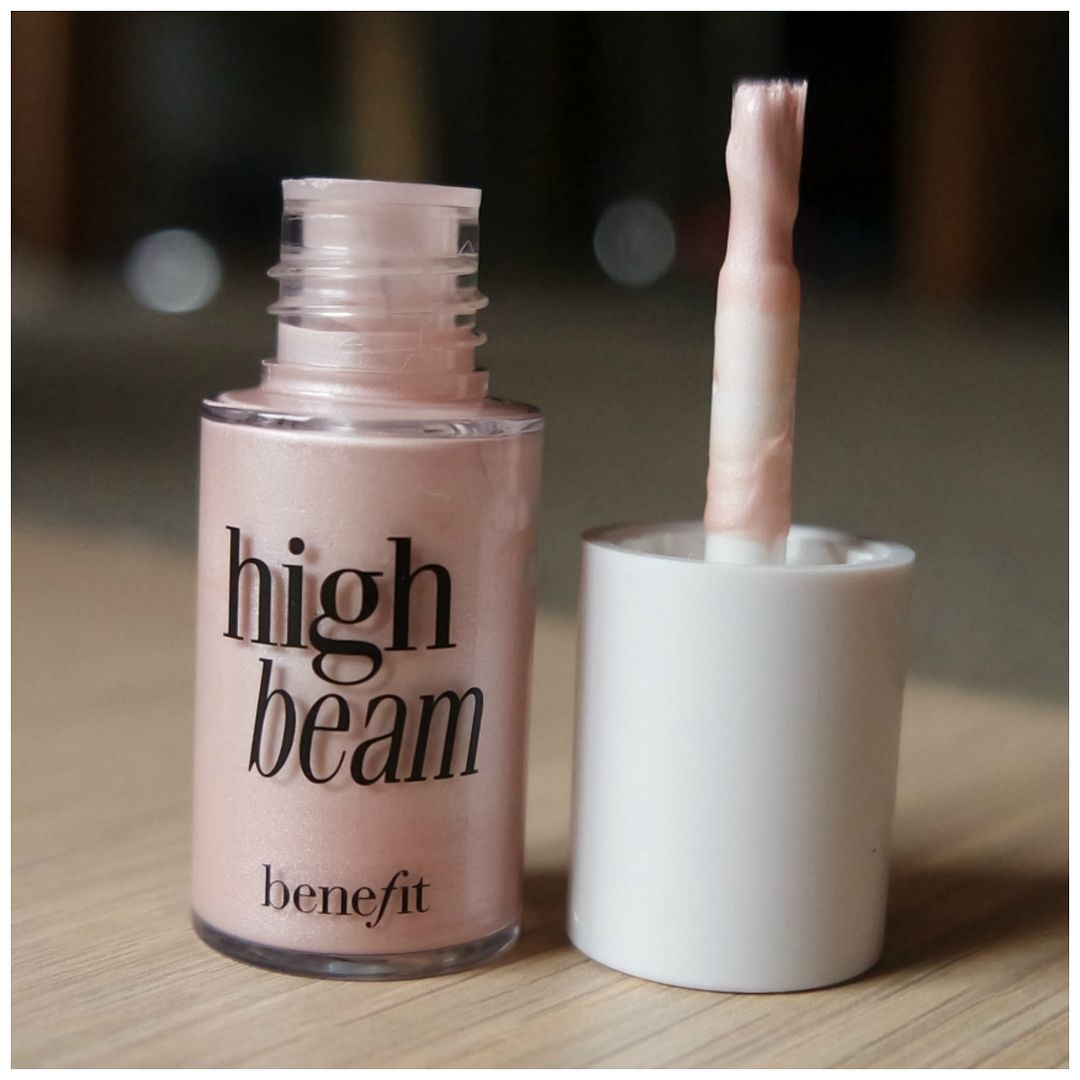 Benefit highligher mini review swatch makeup look sunbeam highbeam watts up Benefit highligher mini review swatch makeup look sunbeam highbeam watts up