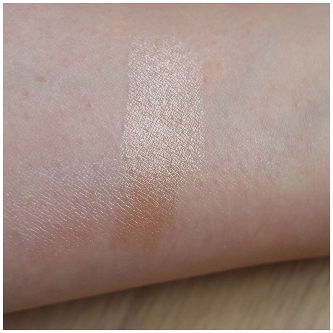 Benefit highligher mini review swatch makeup look sunbeam highbeam watts up Benefit highligher mini review swatch makeup look sunbeam highbeam watts up