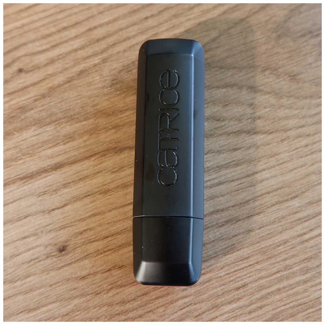 Catrice Demi Matt lipstick 110 REDefine Love review swatch makeup look lipswatch fair skin Catrice Demi Matt lipstick 110 REDefine Love review swatch makeup look lipswatch fair skin