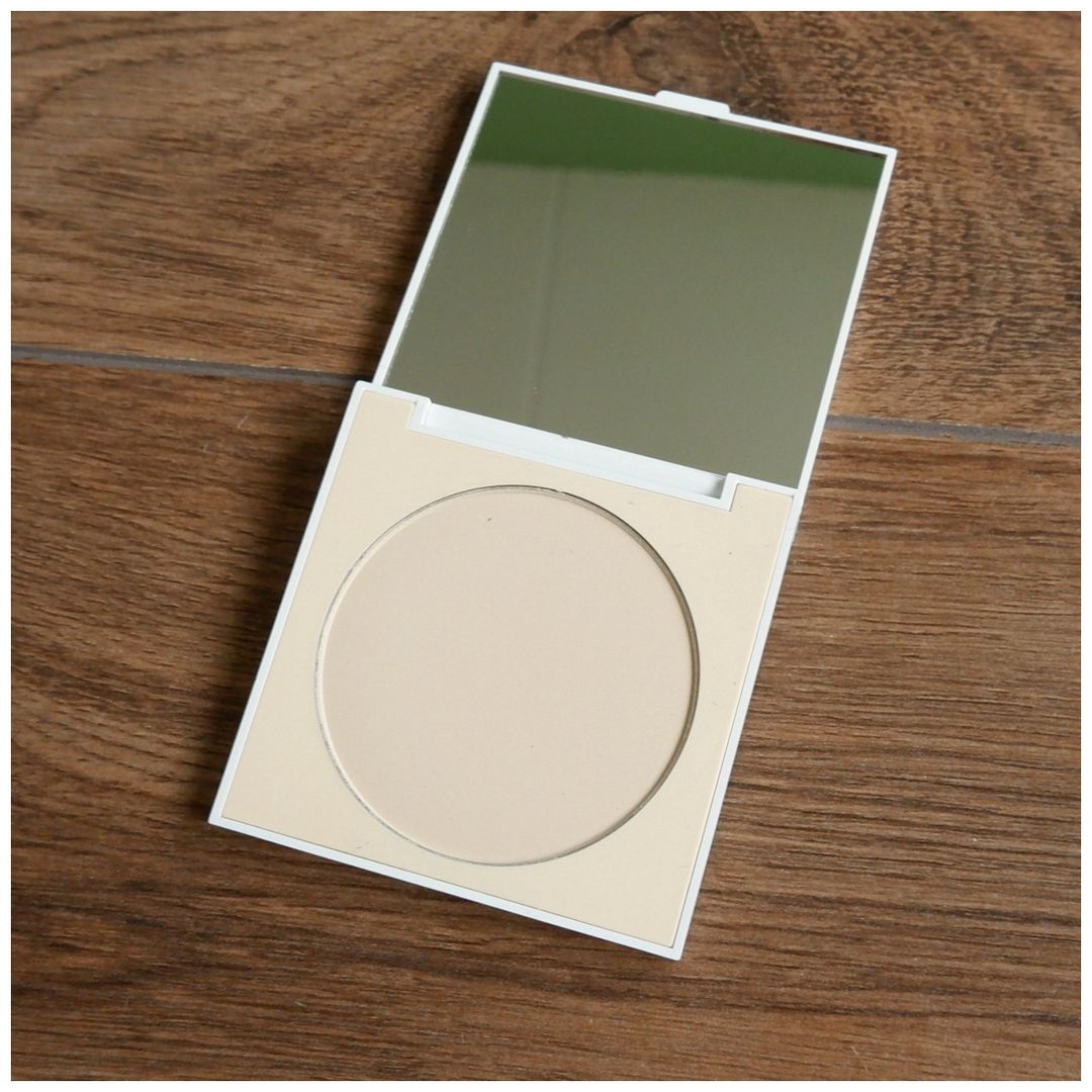 Colourpop No Filter Sheer Matte Pressed Powder review swatch application makeup look Fair Colourpop No Filter Sheer Matte Pressed Powder review swatch application makeup look Fair
