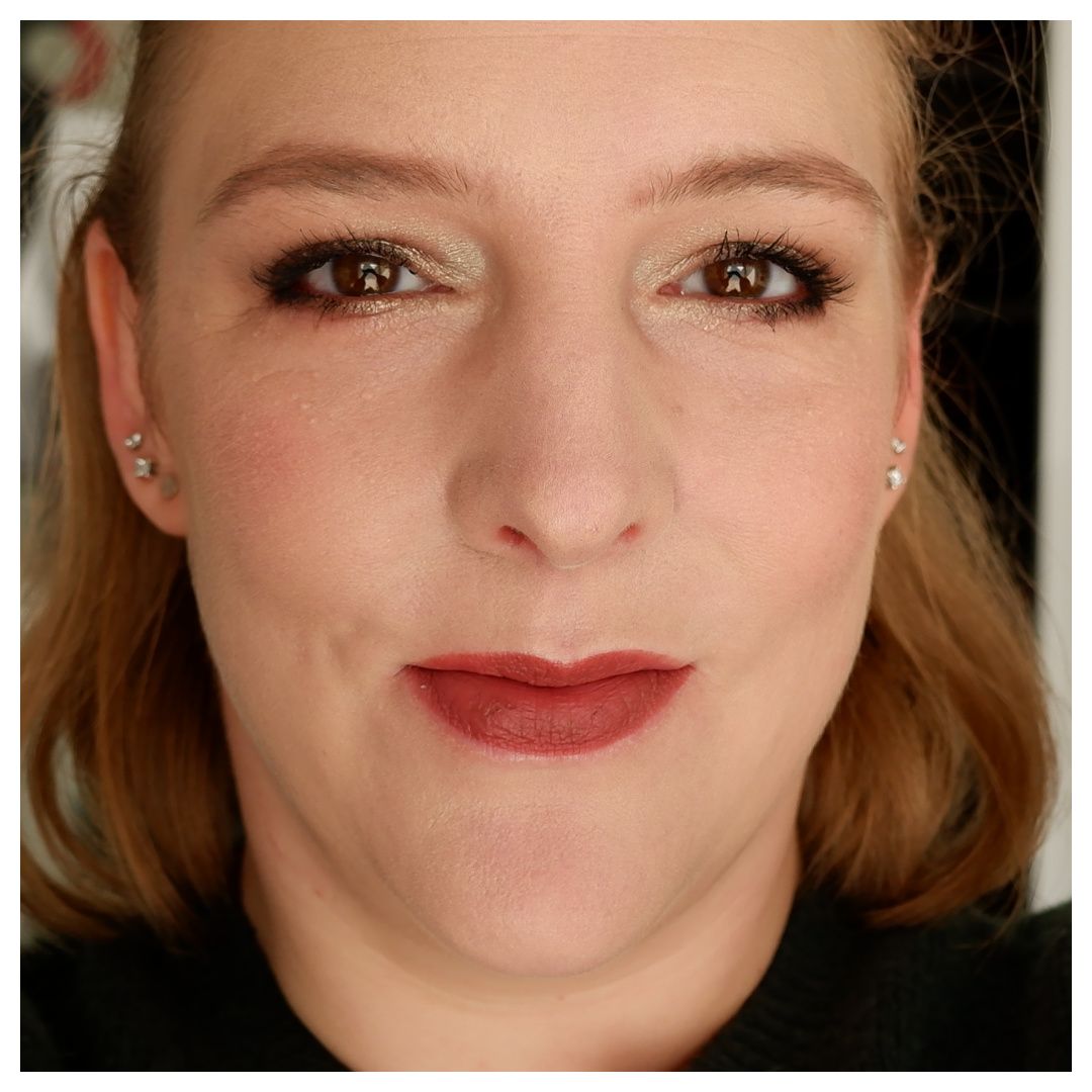 essence flawless skin trio loose powder review swatch makeup look application dry skin drugstore