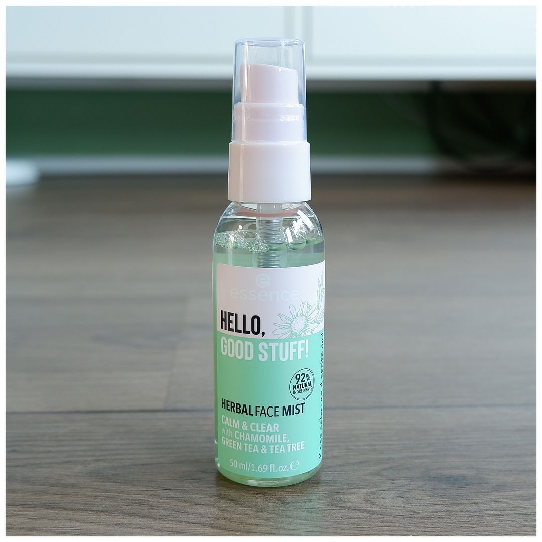 FLOATING IN DREAMS Reviews . Makeup . Fashion . everyday beauty made