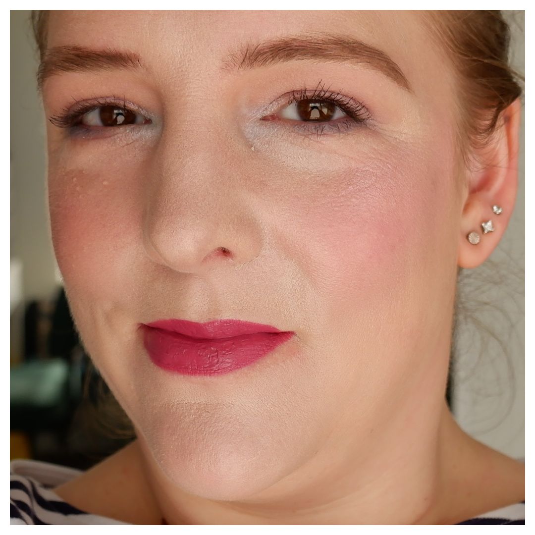 essence meta glow highlighter review swatch makeup look application drugstore fair skin essence meta glow highlighter review swatch makeup look application drugstore fair skin