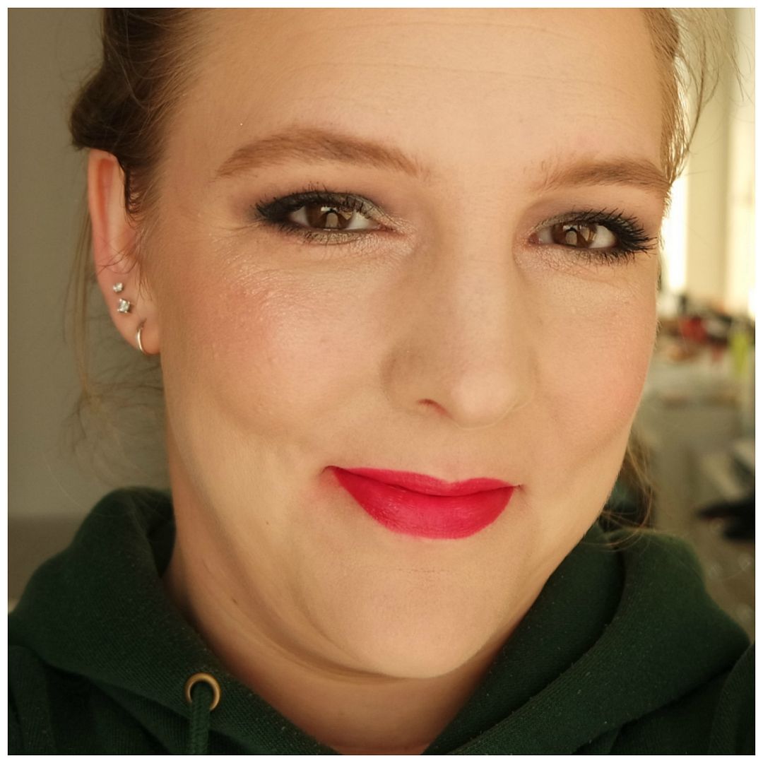 fenty killawat highlighter lightning dust fire crystal review swatch makeup look