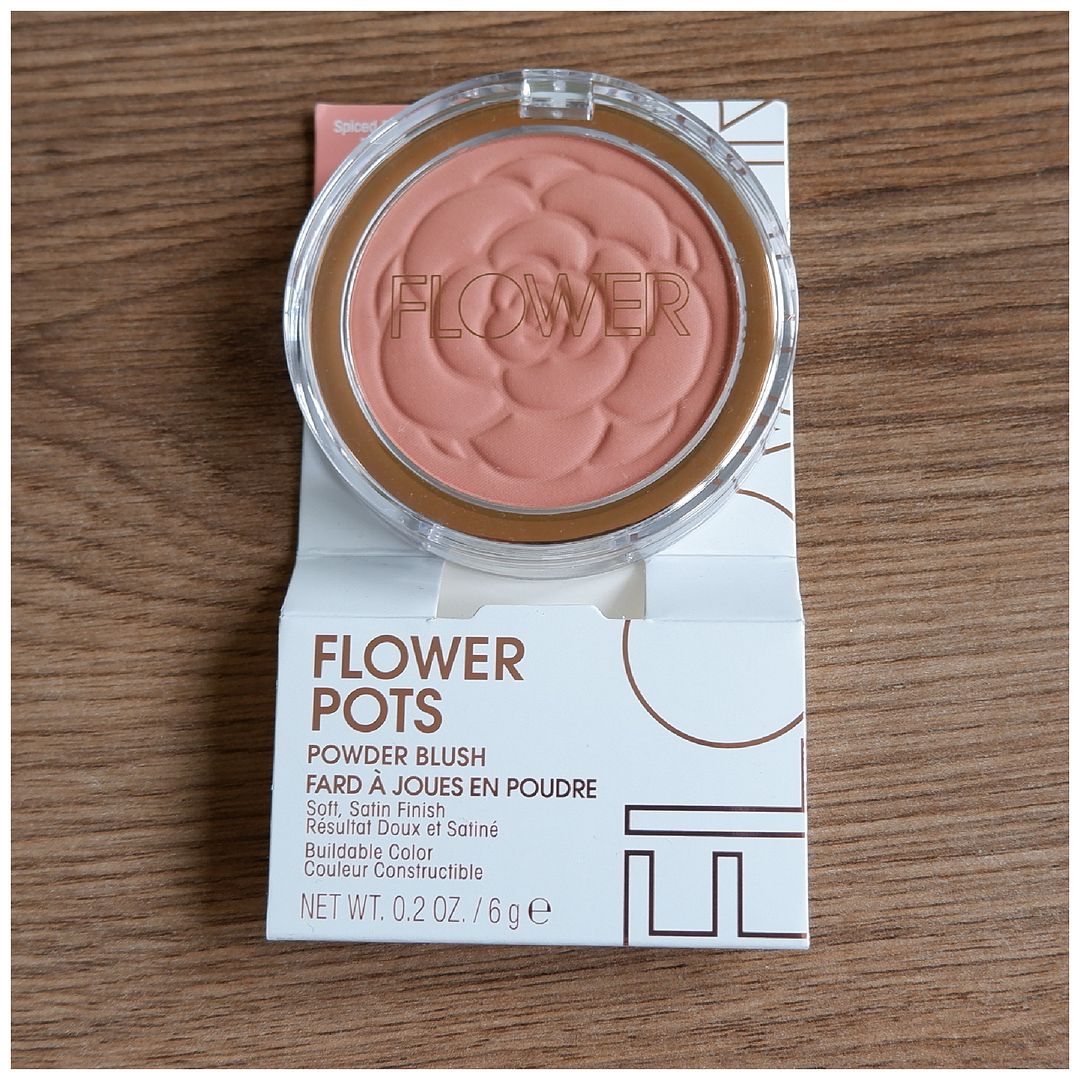 FLOATING IN DREAMS Reviews . Makeup . Fashion . everyday beauty made