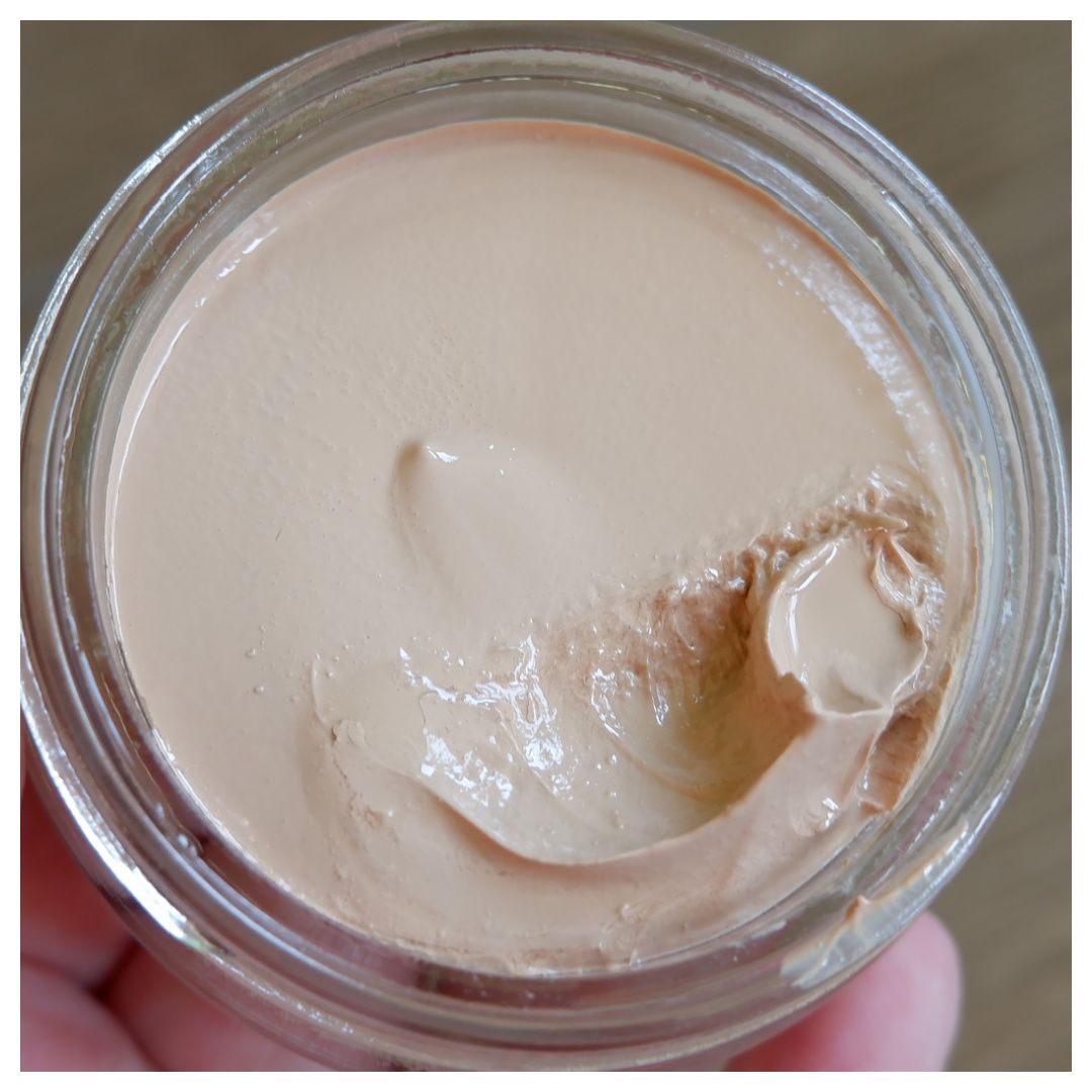jones road beauty what the foundation moisture tint porcelain review swatch makeup look application dry skin mature skin fair skin  jones road beauty what the foundation moisture tint porcelain review swatch makeup look application dry skin mature skin fair skin