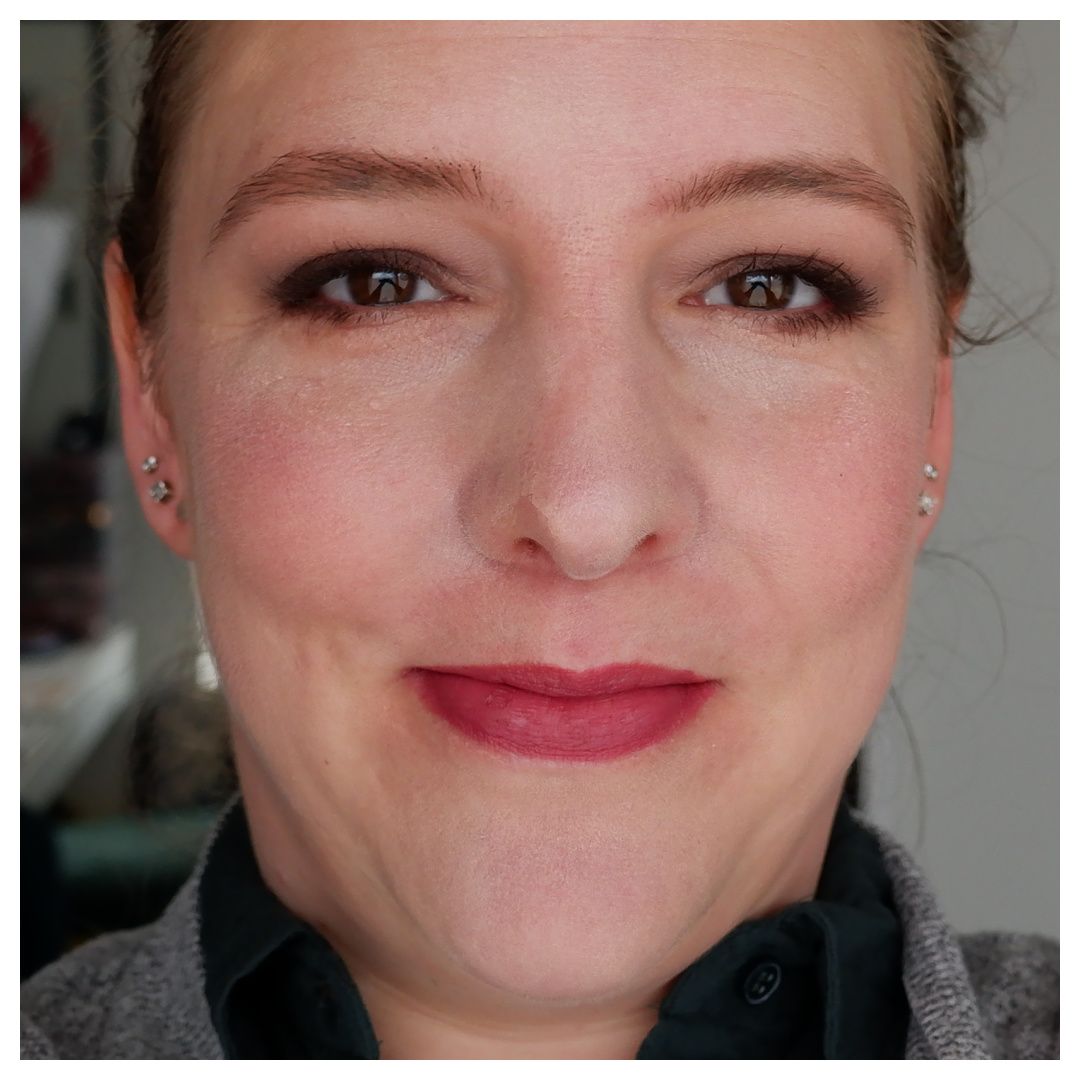 kruidvat perfect smooth 4-in-1 skin tint 010 fair review swatch makeup look application drugstore dry skin kruidvat perfect smooth 4-in-1 skin tint 010 fair review swatch makeup look application drugstore dry skin