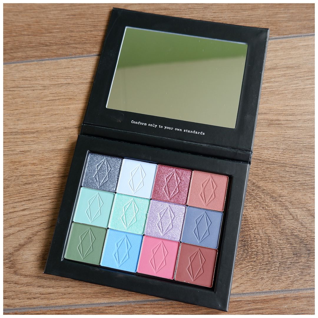 lethal cosmetics hyve palette single eyeshadow 4 looks 1 palette pale skin lethal cosmetics hyve palette single eyeshadow 4 looks 1 palette pale skin