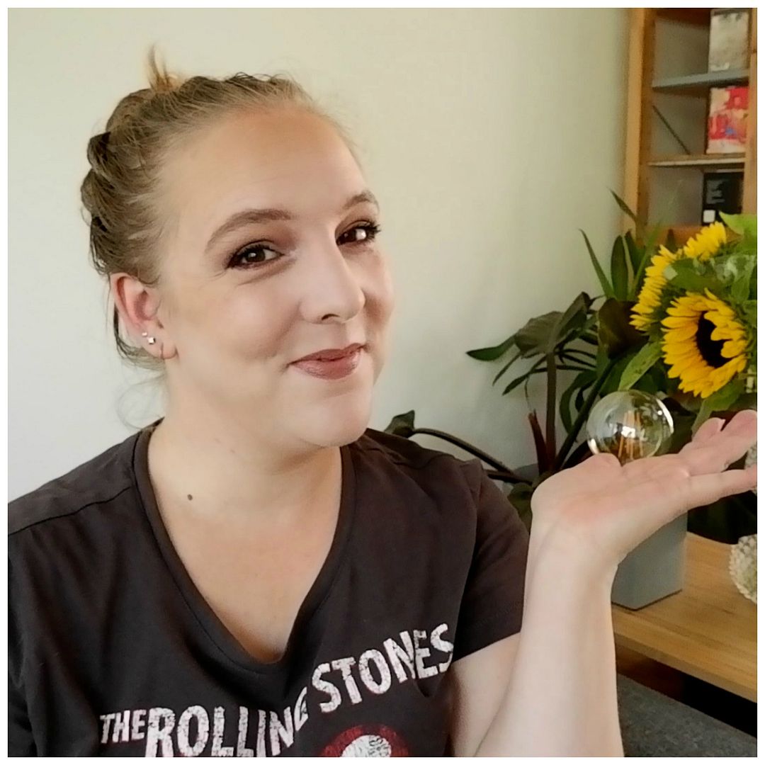 hourglass veil mineral translucent setting powder review swatch makeup look fair skin hourglass veil mineral translucent setting powder review swatch makeup look fair skin