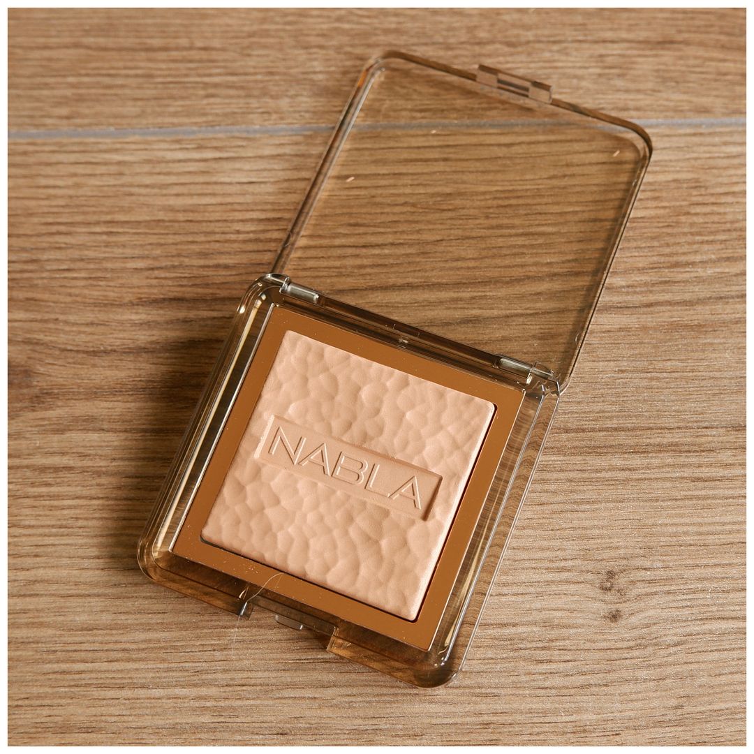 nabla skin glazing bronzing bronzer review swatch makeup look application ambra fair skin nabla skin glazing bronzing bronzer review swatch makeup look application ambra fair skin