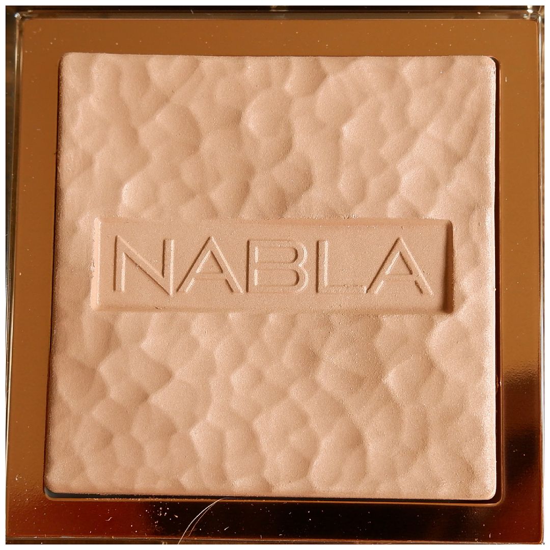 nabla skin glazing bronzing bronzer review swatch makeup look application ambra fair skin nabla skin glazing bronzing bronzer review swatch makeup look application ambra fair skin
