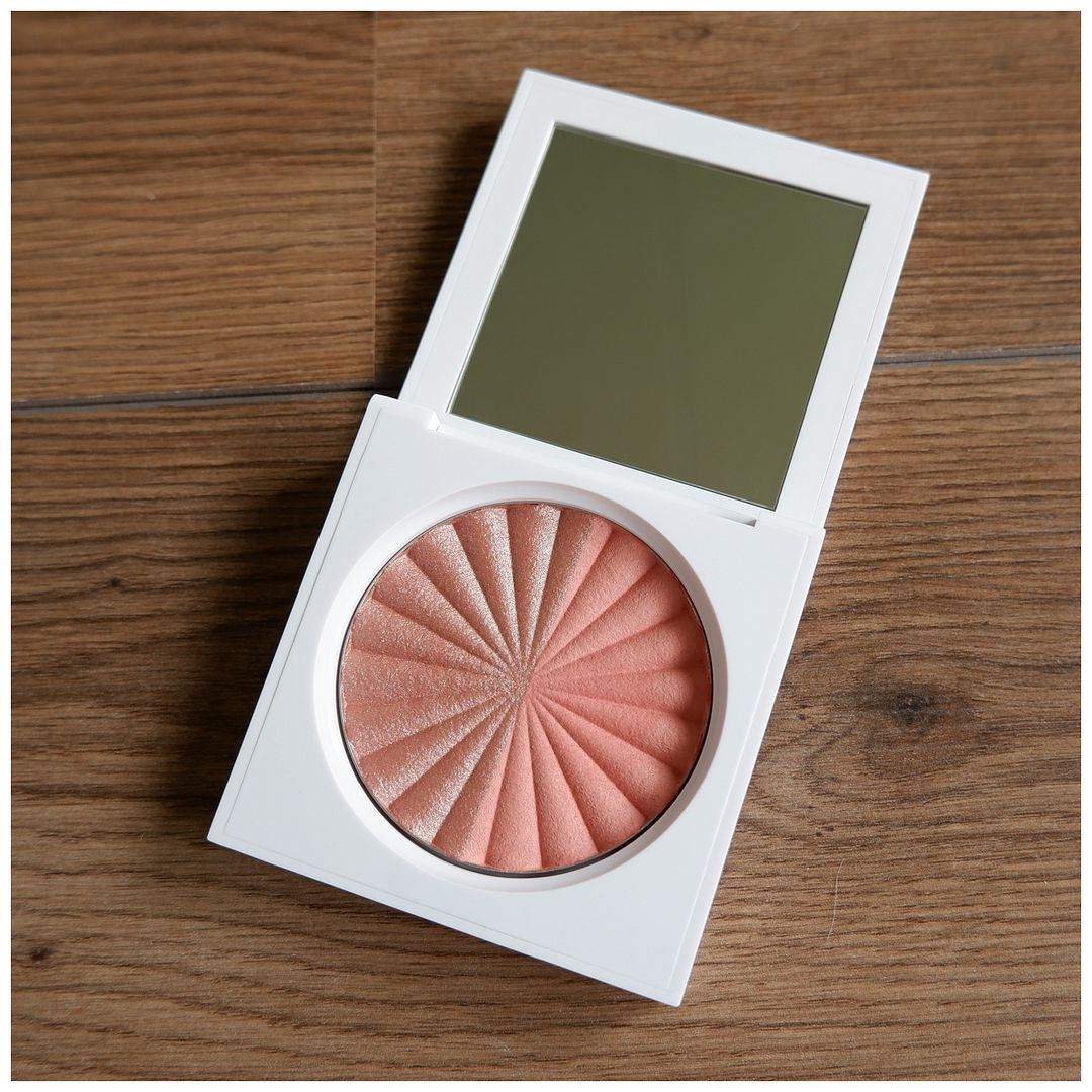 Ofra Chicklit blush review swatch Samantha March collaboration fair skin Ofra Chicklit blush review swatch Samantha March collaboration fair skin
