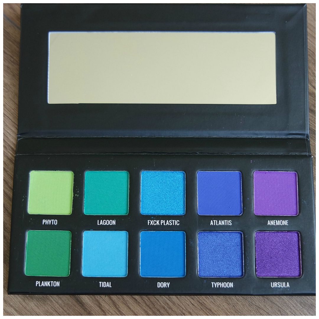 sample beauty hydrographic eyeshadow palette review swatch makeup look 2 looks 1 palette fair skin sample beauty hydrographic eyeshadow palette review swatch makeup look 2 looks 1 palette fair skin