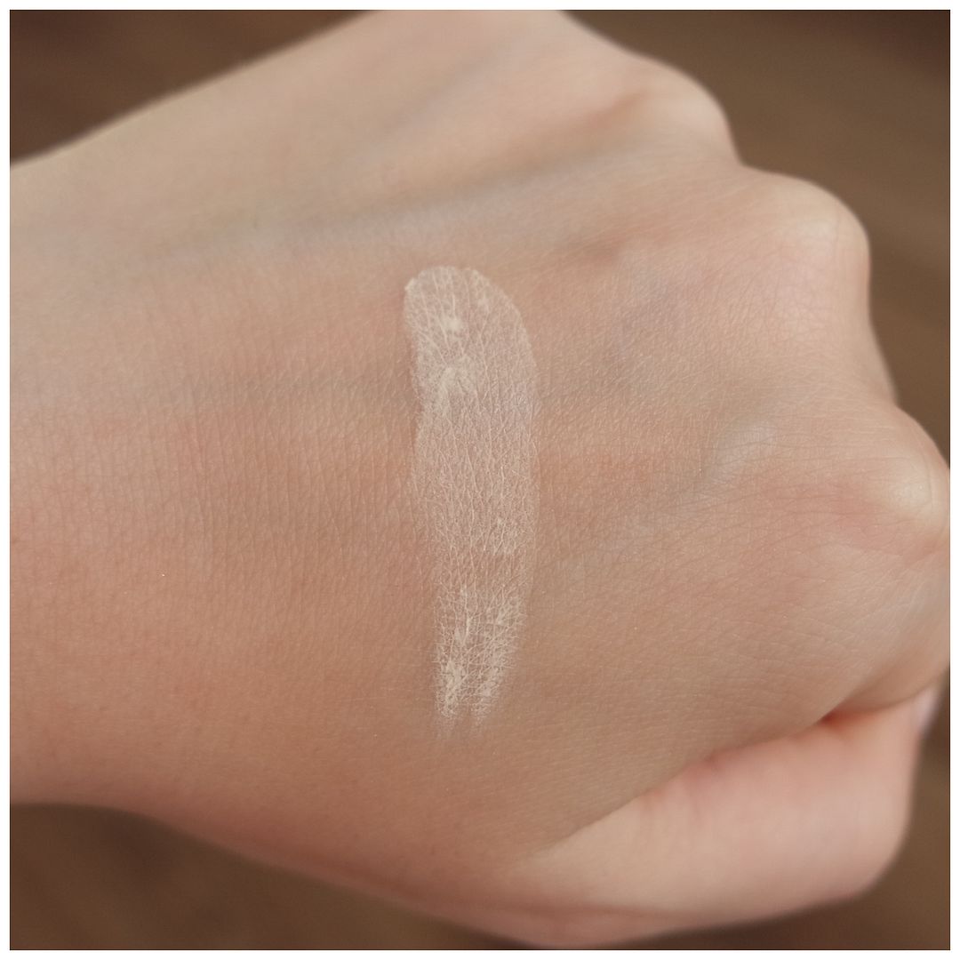 too faced born this way ethereal setting powder loose powder review swatch makeup look application fair skin dry skin too faced born this way ethereal setting powder loose powder review swatch makeup look application fair skin dry skin