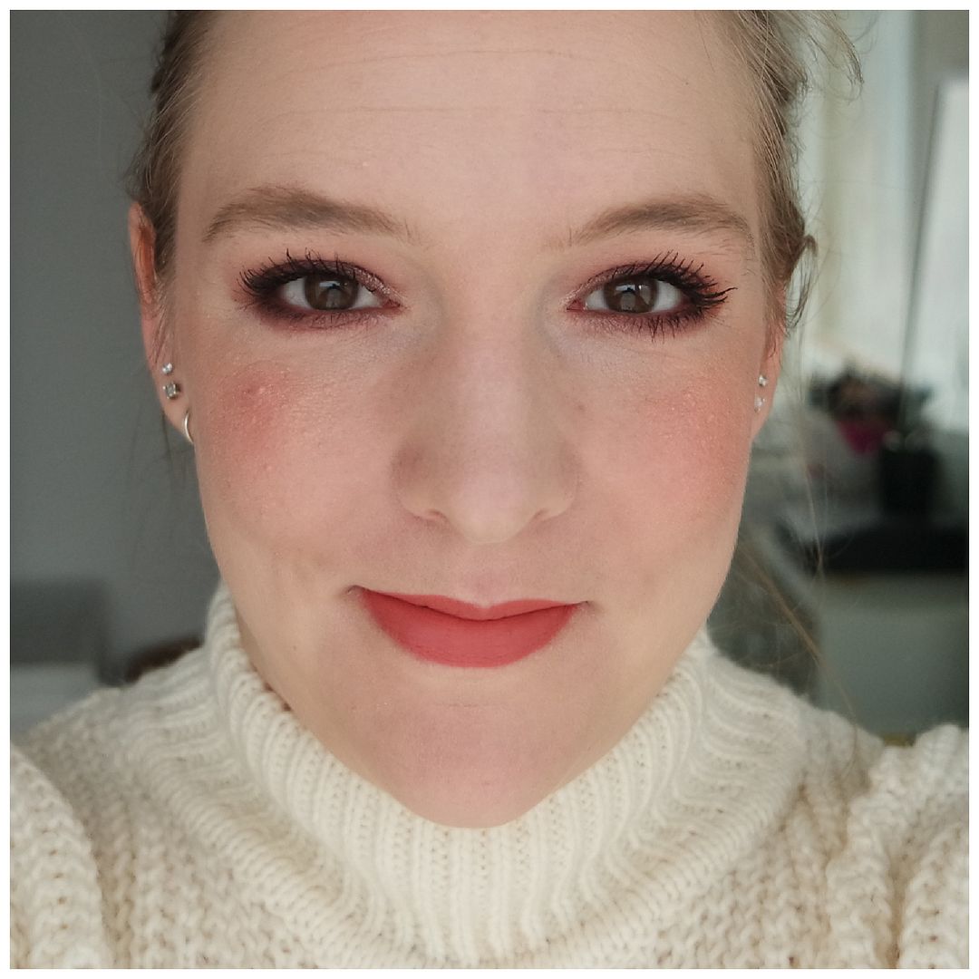 too faced born this way ethereal setting powder loose powder review swatch makeup look application fair skin dry skin too faced born this way ethereal setting powder loose powder review swatch makeup look application fair skin dry skin
