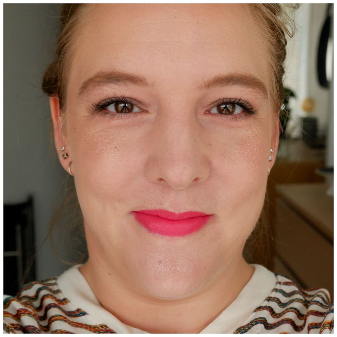 urban decay inked brow brow gel taupe trap review swatch fair skin make up look urban decay inked brow brow gel taupe trap review swatch fair skin make up look