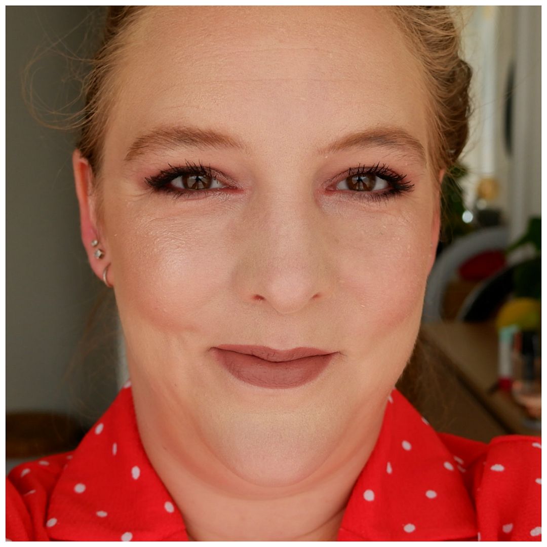 Zoeva Authentik Skin foundation review swatch makeup look fair skin dry skin 030N Ambition Zoeva Authentik Skin foundation review swatch makeup look fair skin dry skin 030N Ambition