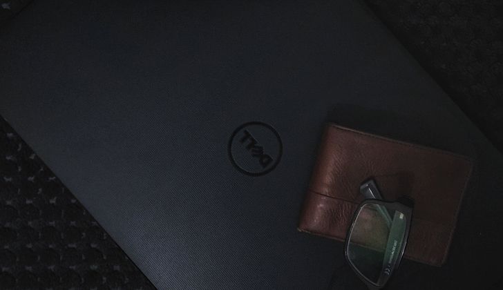 Laptop Dell negra