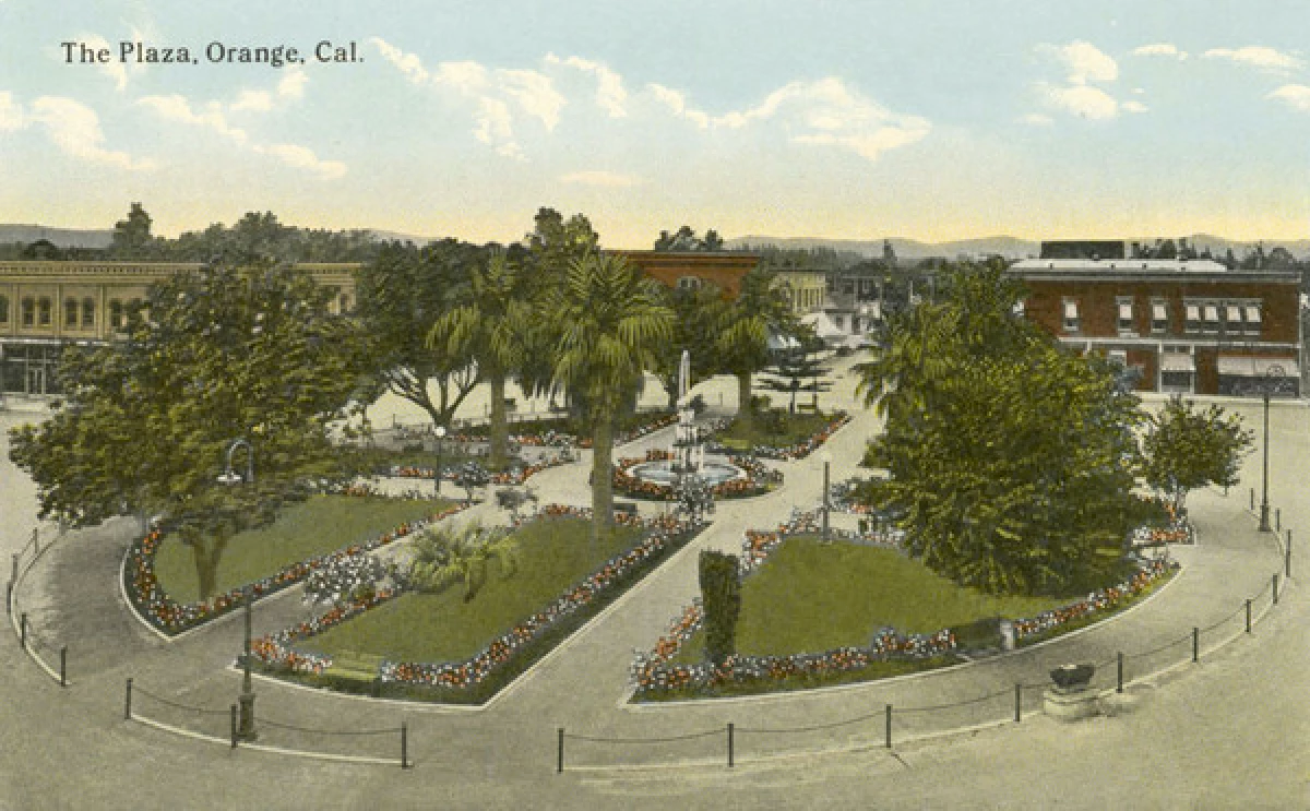 Orange, California Plaza, 1910.