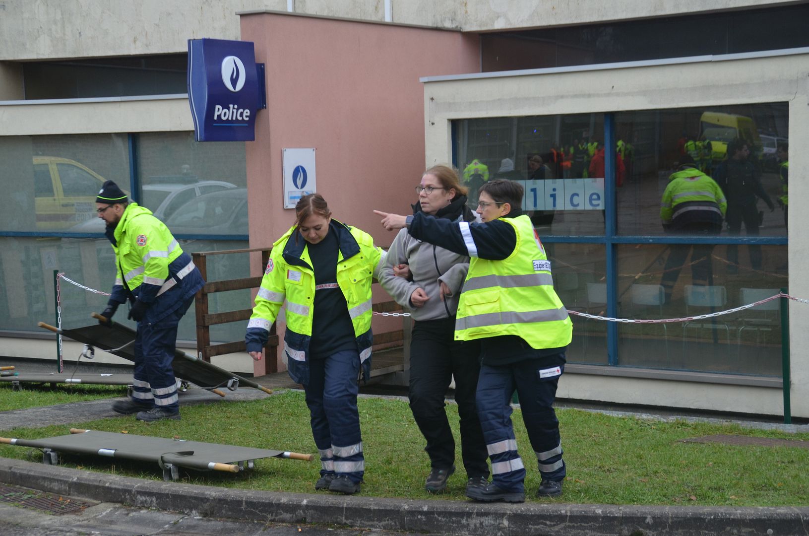 Ghlin : execice commun Police et Croix Rouge (1/12/2022 + photos) Xavier_(227)