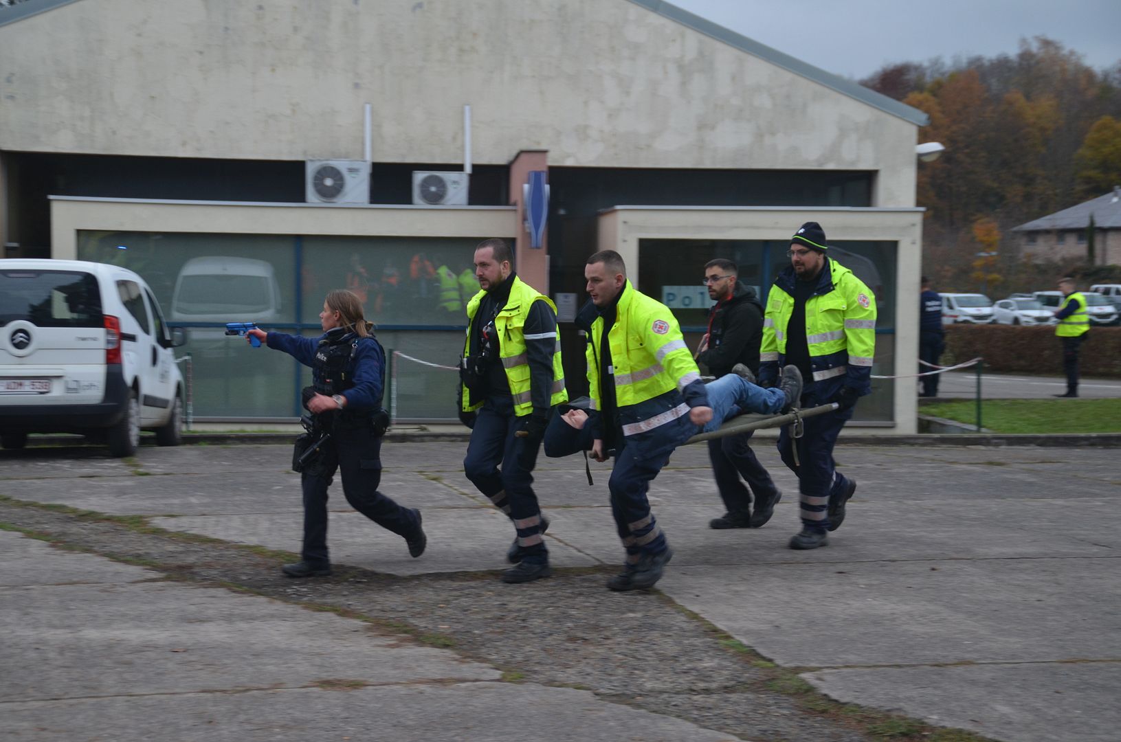 Ghlin : execice commun Police et Croix Rouge (1/12/2022 + photos) Xavier_(391)