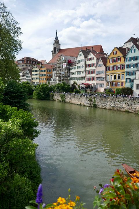 Neckarfront mit Stiftskirche