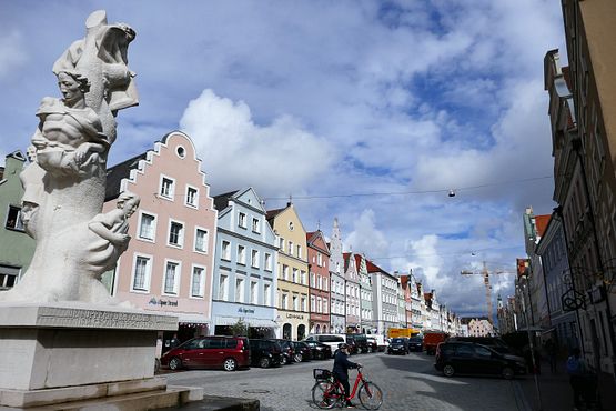 Neustadt mit Statue