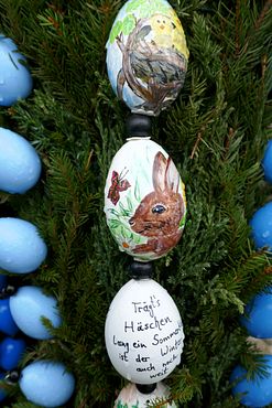 Hasen auf Ei Tiefenpölz