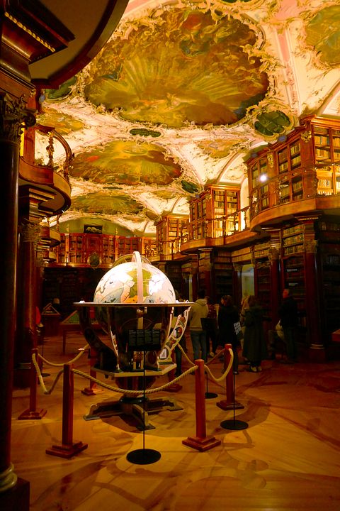 Bibliothek St. Gallen längs