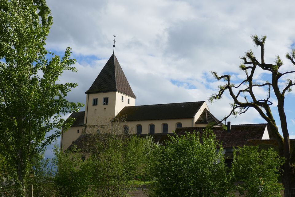 St. Georg mit Bäumen