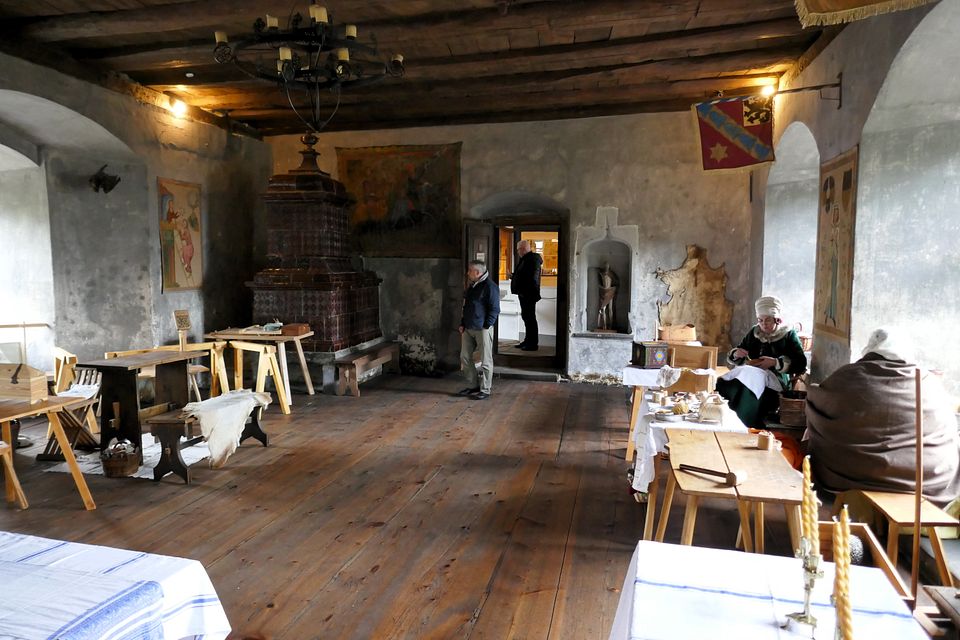 Näherinnen im Rittersaal