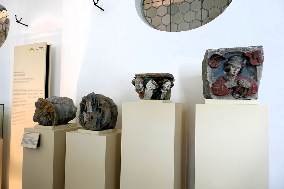 Säulenkapitele original