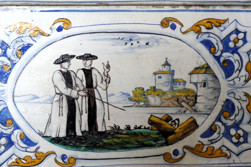 Mönche und Trümmer