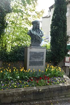 Annette vor der Burg