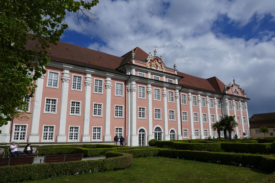 Neues Schloss vom Park aus