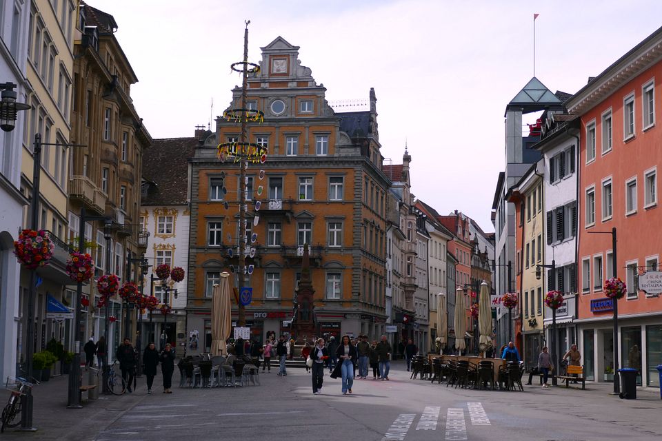 Fußgängerzone mit Kaiserbrunnen